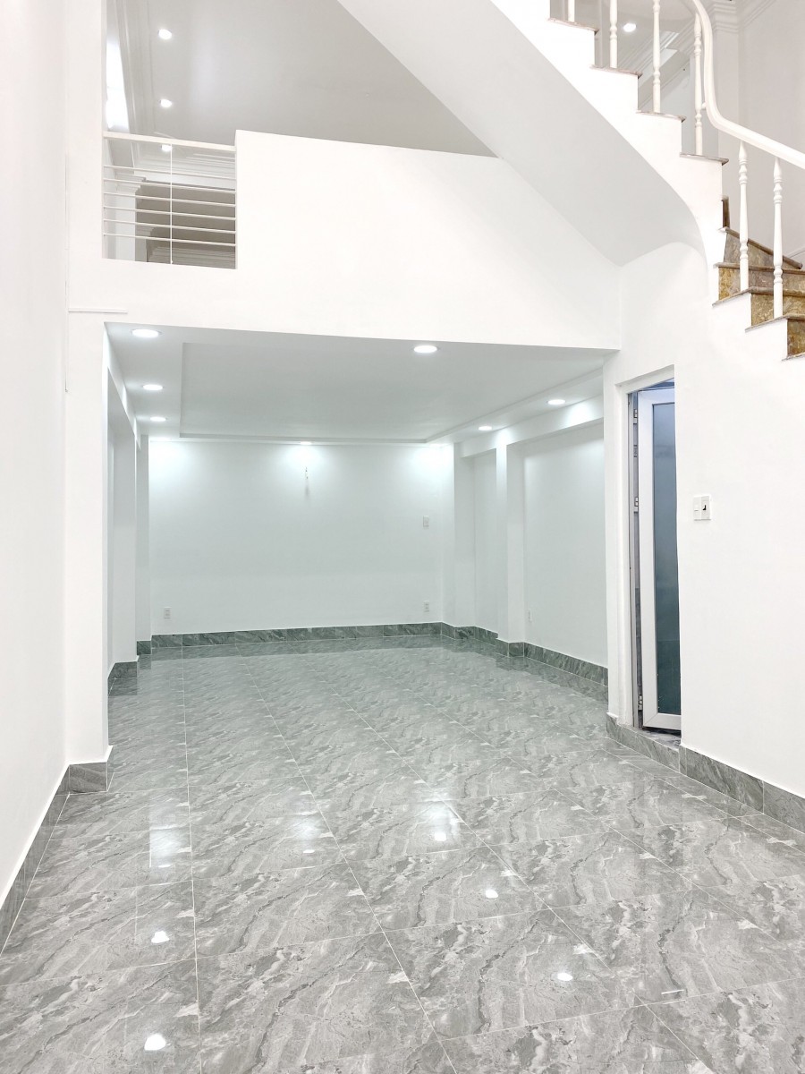 Nhà (4.3*13m, 2 lầu, mái che thang) hẻm VIP Âu Dương Lân P3 Q8