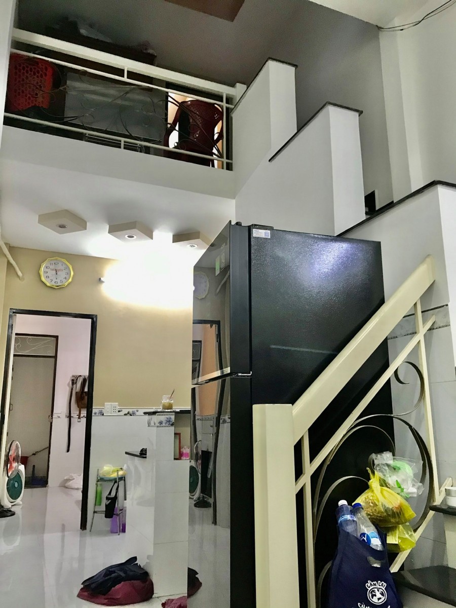 Nhà đẹp 51m2, shr, 2 tầng ngay chợ cầu đường Nguyễn Văn Quá, Quận 12, giá chỉ 2.85 tỷ