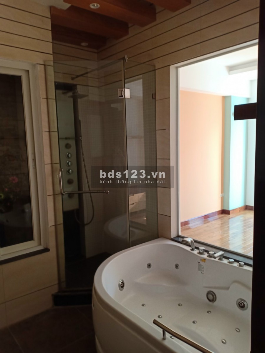 Chính chủ cần bán nhà liền kề KĐT Bắc Hà, vị trí đắc địa, phong thủy tốt.