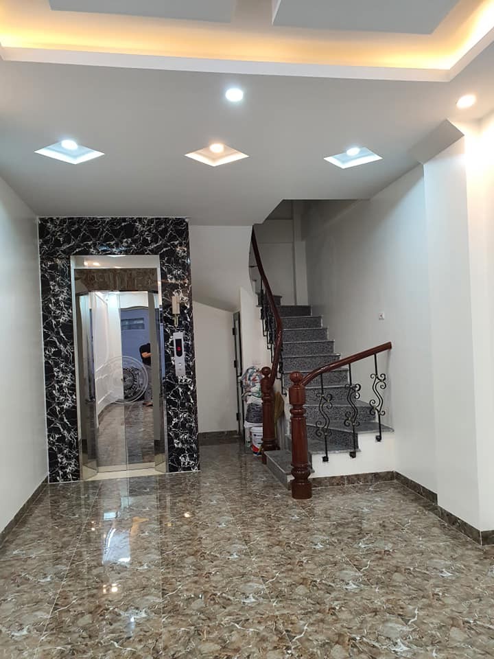 Bán Nhà riêng 7 tầng ở Cầu Giấy, Thang máy, ô tô vào nhà, chỉ với 7 tỷ