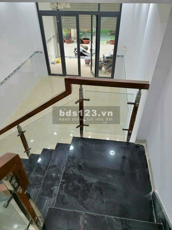 Cần tiền bán gấp nhà nguyên căn diện tích 67.5m2 Quận 12 giá 1 tỷ 1