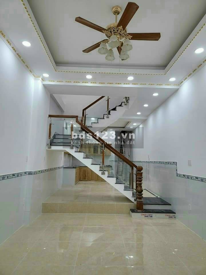 Cần tiền bán gấp nhà nguyên căn diện tích 67.5m2 Quận 12 giá 1 tỷ 1