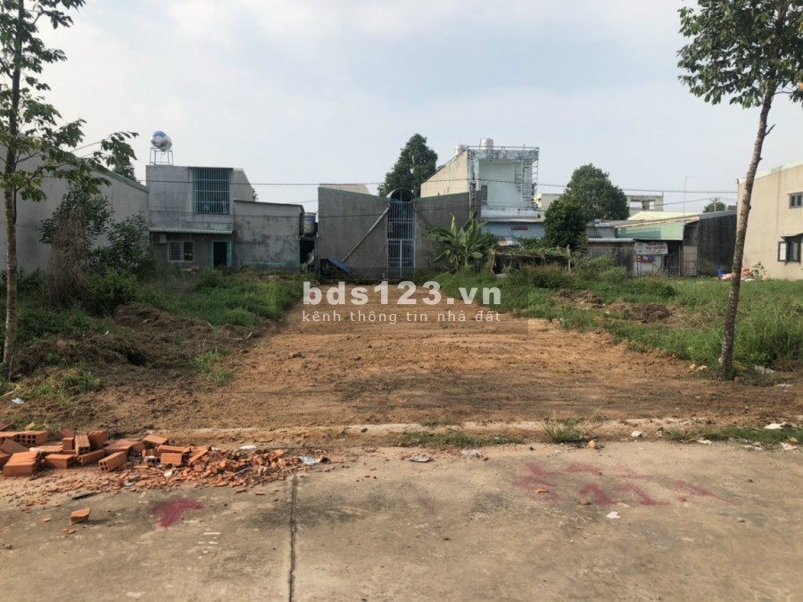 Kinh doanh shop thời trang thua lỗ nên tôi cần bán gấp 2 lô đất, nằm trong khu đô thị