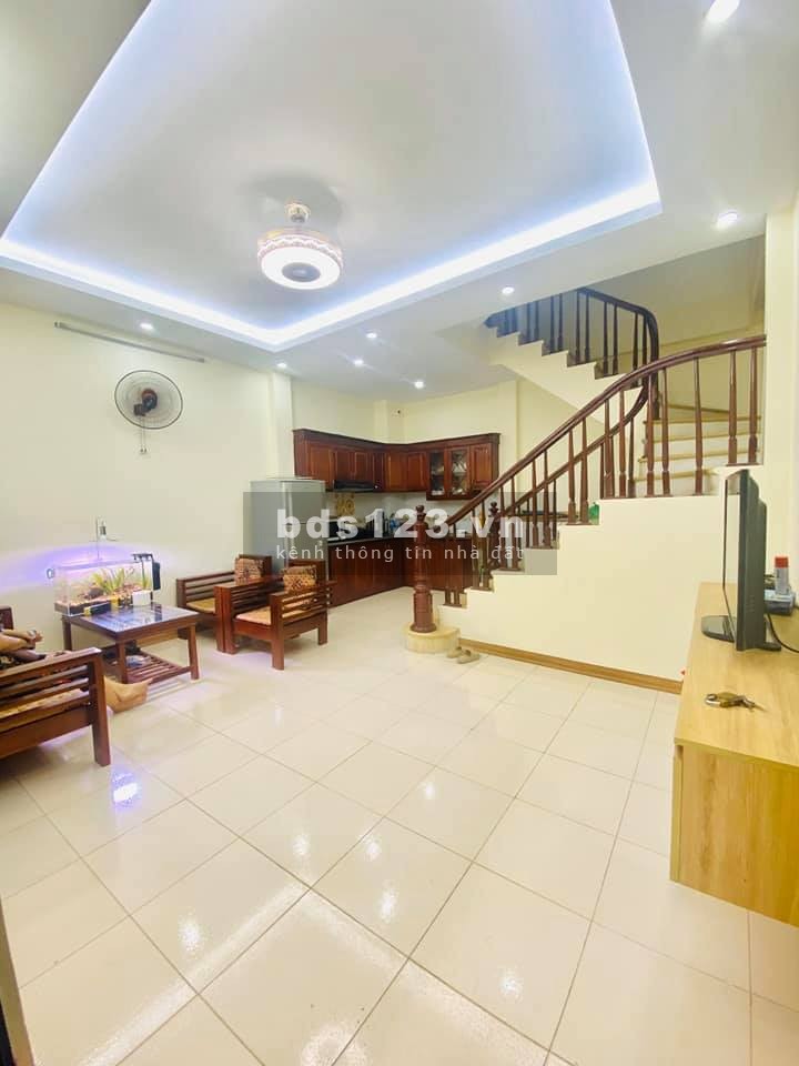 Bán nhà phố Bùi Xương Trạch, Thanh Xuân. Giá bán hợp lý, 42m2x5 tầng.
