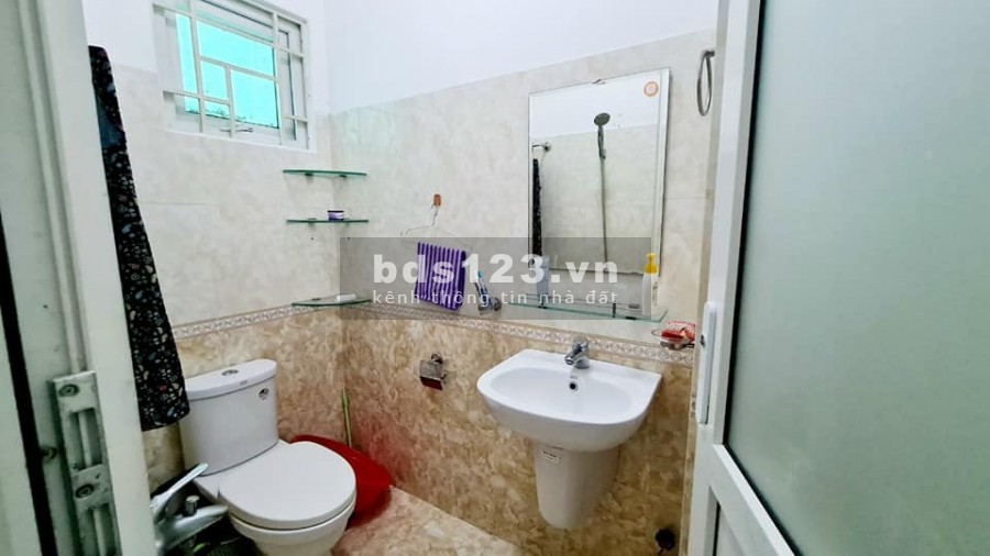 Ngộp Ngân hàng bán gấp nhà Hồng Lạc Quận Tân Bình, dt 43m2 giá chỉ 4 tỷ 6