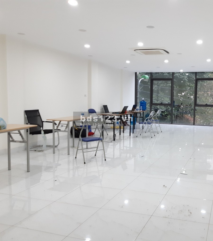 Cho thuê tòa nhà phố Khâm Thiên gần ngã năm Xã Đàn Ô Chợ Dừa Đống Đa tầng 1 diện tích 80m2.