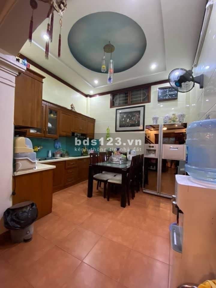 Bán nhà chính chủ Nguyễn Khánh Toàn, dt 42m2, 5 tầng, khu vực dân trí cao