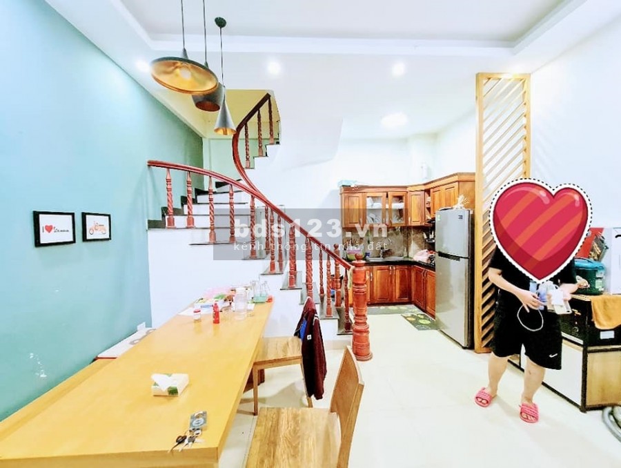 Bán nhà Hoàng Mai, ô tô tránh trước cửa, dt 32m2, giá 3.5 tỷ, lh 0375469720