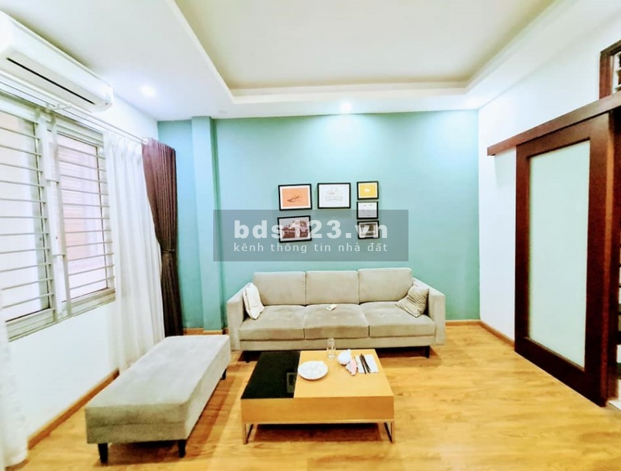 Bán nhà Hoàng Mai, ô tô tránh trước cửa, dt 32m2, giá 3.5 tỷ, lh 0375469720