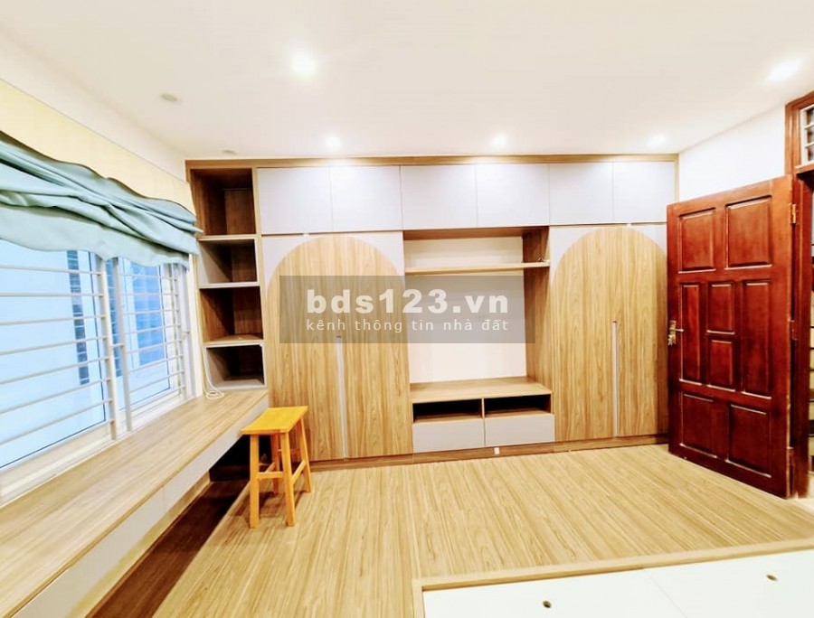 Bán nhà Hoàng Mai, ô tô tránh trước cửa, dt 32m2, giá 3.5 tỷ, lh 0375469720