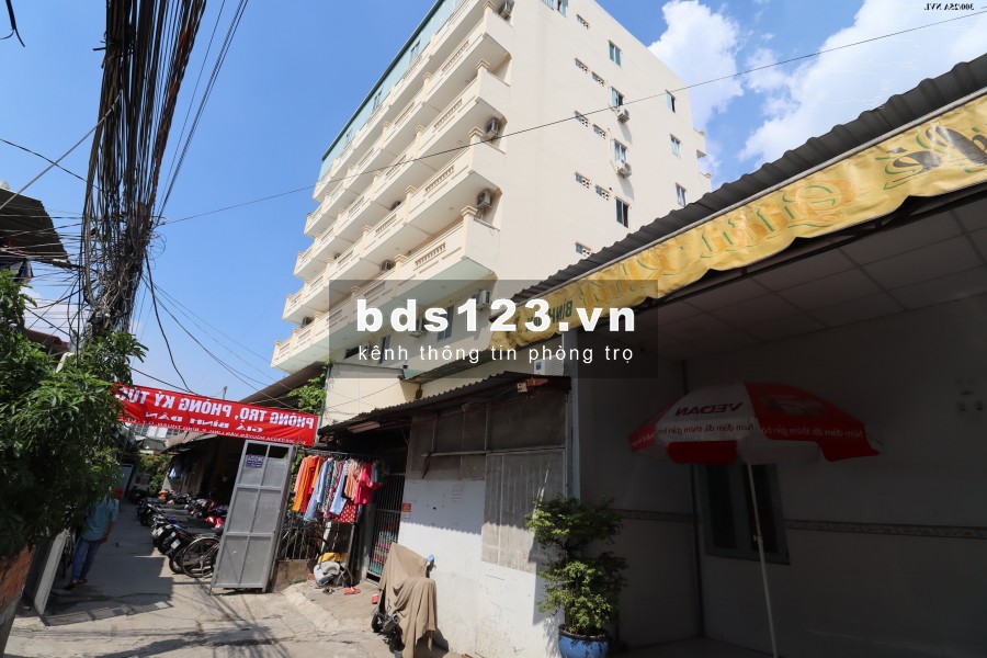 QUẬN 7 Cho thuê Phòng có ban công, máy lạnh giá 3tr/tháng ở Nguyễn Thị Thập