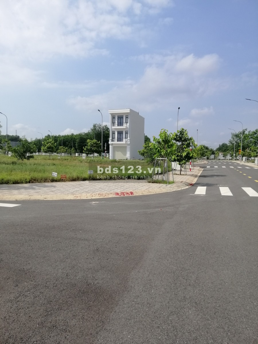 Ngân hàng thanh lý 2lô cặp 990tr duy nhất ngay MT ĐT742 sổ sẵn