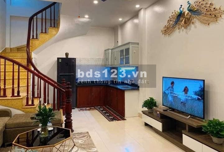 Nhà gần trường đại học Kiến Trúc, 50m2, 4 tầng, giá bán 4,9 tỷ, miễn môi giới