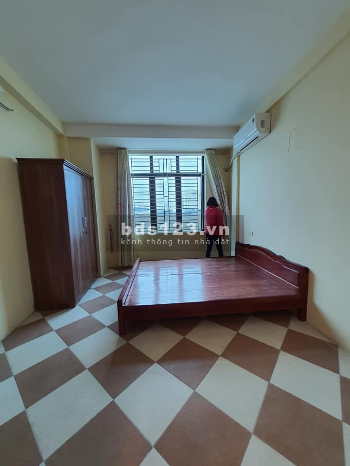 Nhà gần trường đại học Kiến Trúc, 50m2, 4 tầng, giá bán 4,9 tỷ, miễn môi giới