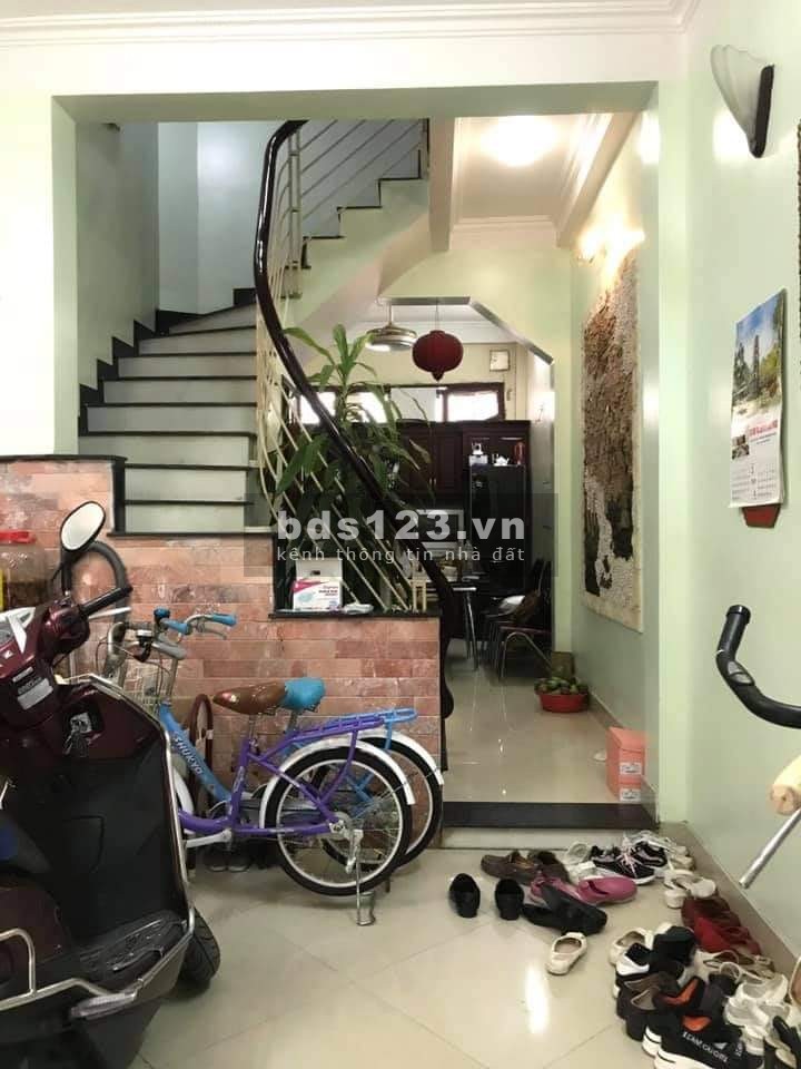 Cho thuê nhà Hồ Tùng Mậu, Cầu Giấy.Dt: 45m, 5 tầng, mt: 4m. Giá: 12tr