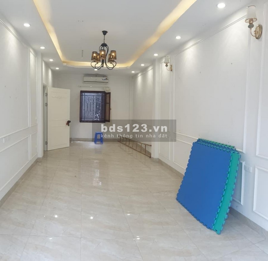 Cực hiếm Hoàng Quốc Việt phân lô, 35m2, 6 Tầng, MT 5m giá 6,2 tỷ