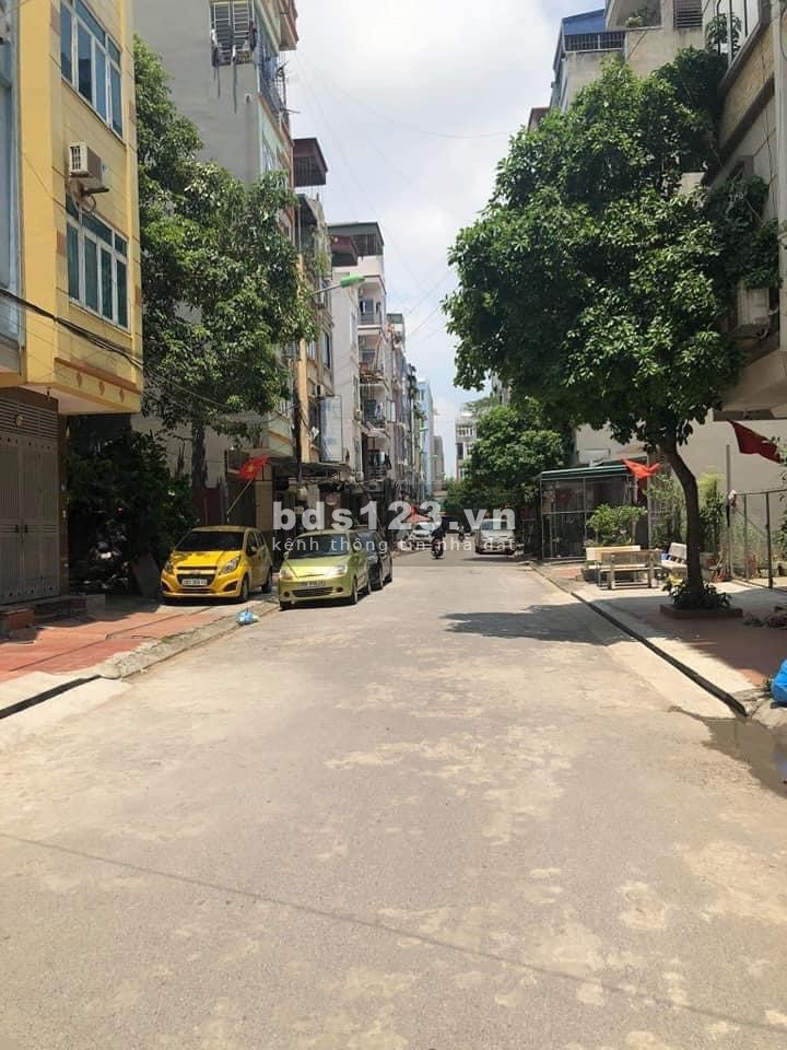 Cực hiếm Hoàng Quốc Việt phân lô, 35m2, 6 Tầng, MT 5m giá 6,2 tỷ