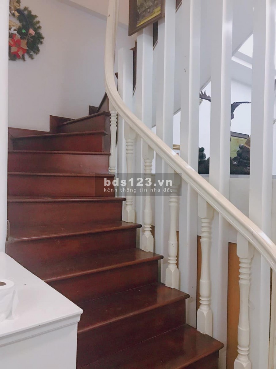 Bán nhà Hoàng Cầu, phân lô, Gara oto, ở sướng, KD dòng tiền cao 50mX4tX4.1mt giá 11,9 tỷ