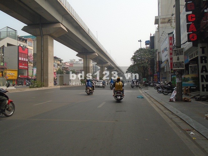 Bán khu đắc địa Cầu Giấy, kinh doanh, khu dân cư vỉa hè rộng, giá 8.x tỷ