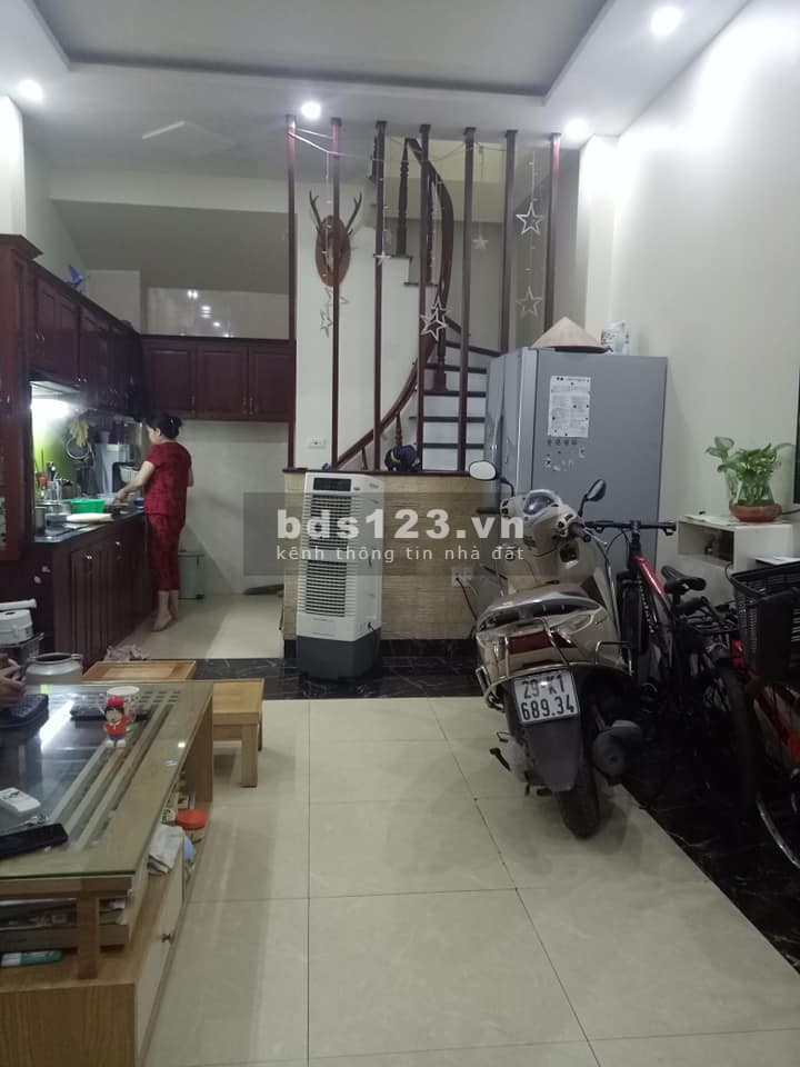 Bán nhà chính chủ nguyên căn Phố Trạm diện tích 35m2, 4 tầng nhỉnh 2 tỷ