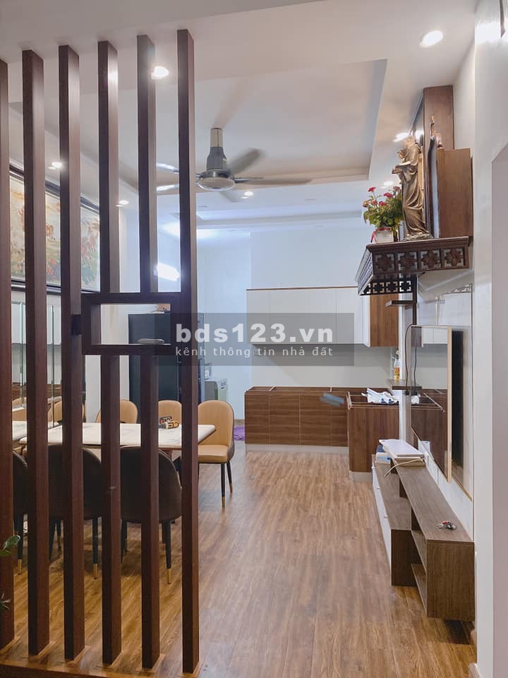 Bán đất tặng nhà đẹp phố Trần Khát Chân, dt 78m2, vài bước ra ngõ ô tô nhỉnh 4 tỷ