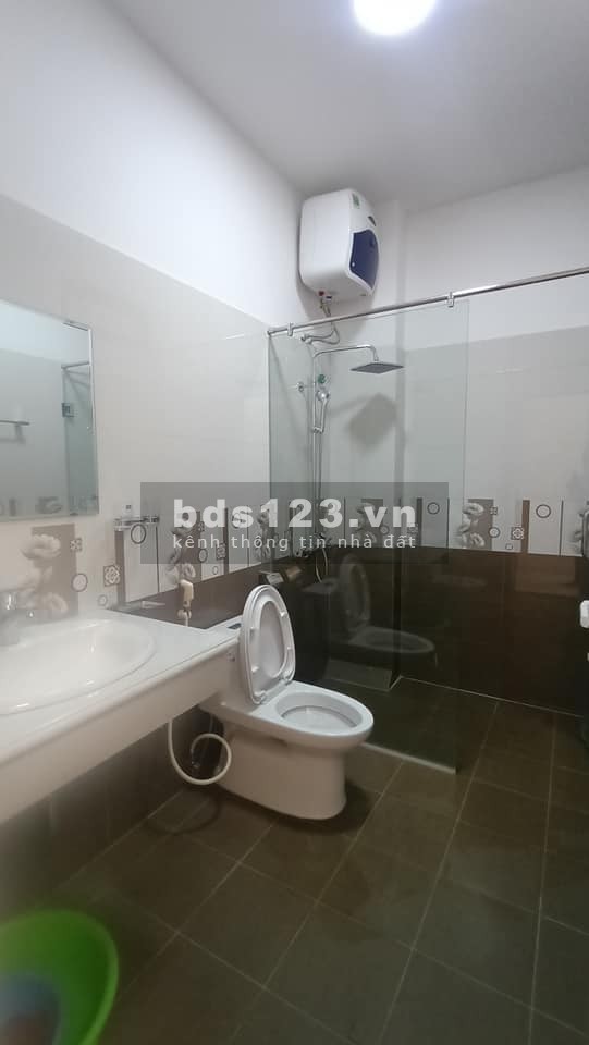 Bán gấp nhà Nguyễn Văn Cừ, Quận Long Biên, diện tích khủng 84m2, gần phố chính