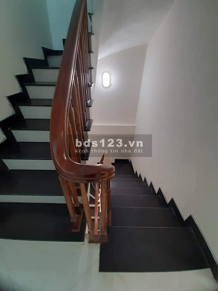 Nhà đẹp Lê Trọng Tấn, 3 mặt thoáng, nhiều dich vụ tiện ích, dt: 42m2, mt: 4,2m