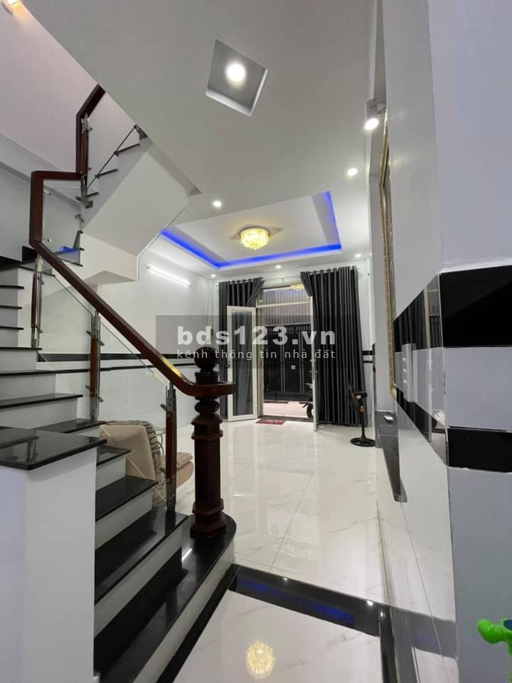 Xe hơi đậu cửa Thoai Ngọc Hầu 31m2, 3 tầng giá sốc 2.5 tỷ