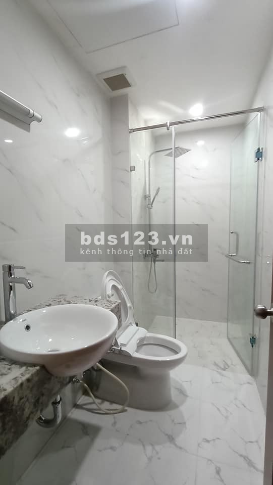 Bán nhà Cầu Giấy ngõ 3 gác ra vào, cách ngõ ô tô tránh 20m, nhà đẹp long lanh, 54m2, 5 tầng, giá 7.2 tỷ