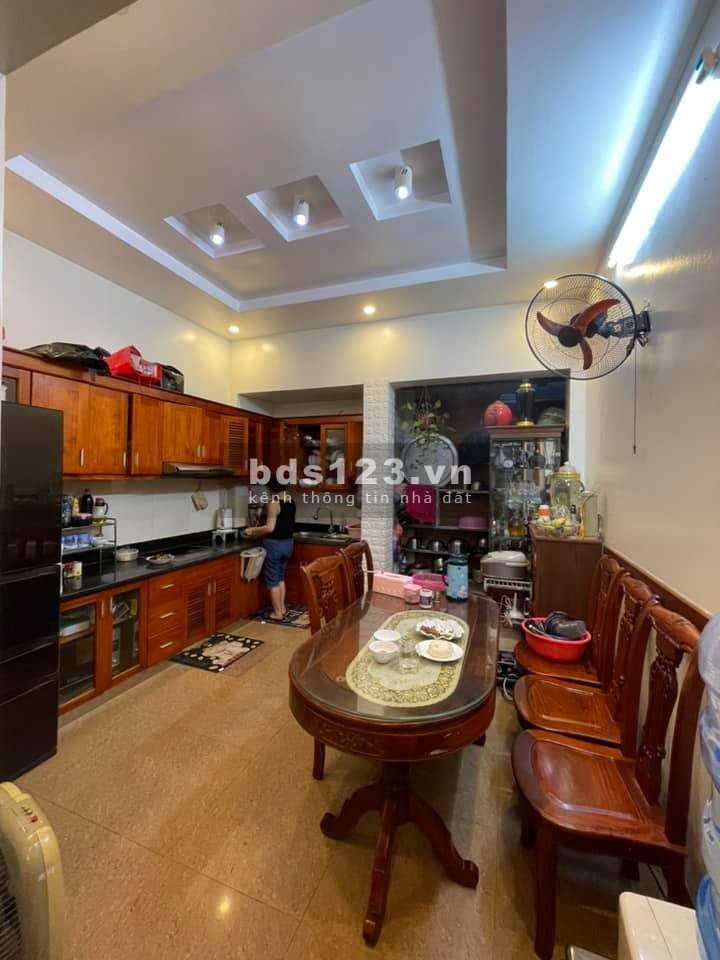 Bán nhà Ngõ 110 Trần Duy Hưng. 55m2, 5 tầng, MT 4M, 5.1 tỷ. LH: 0936161529
