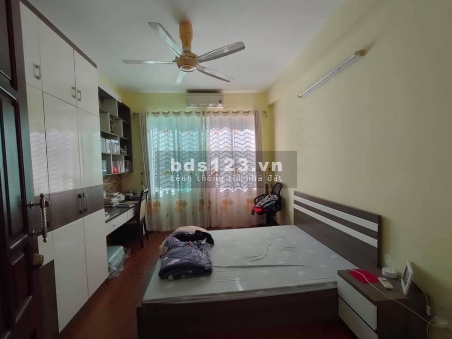 Bán nhà chính chủ nguyên căn Phố Trạm diện tích 35m2, 4 tầng nhỉnh 2 tỷ