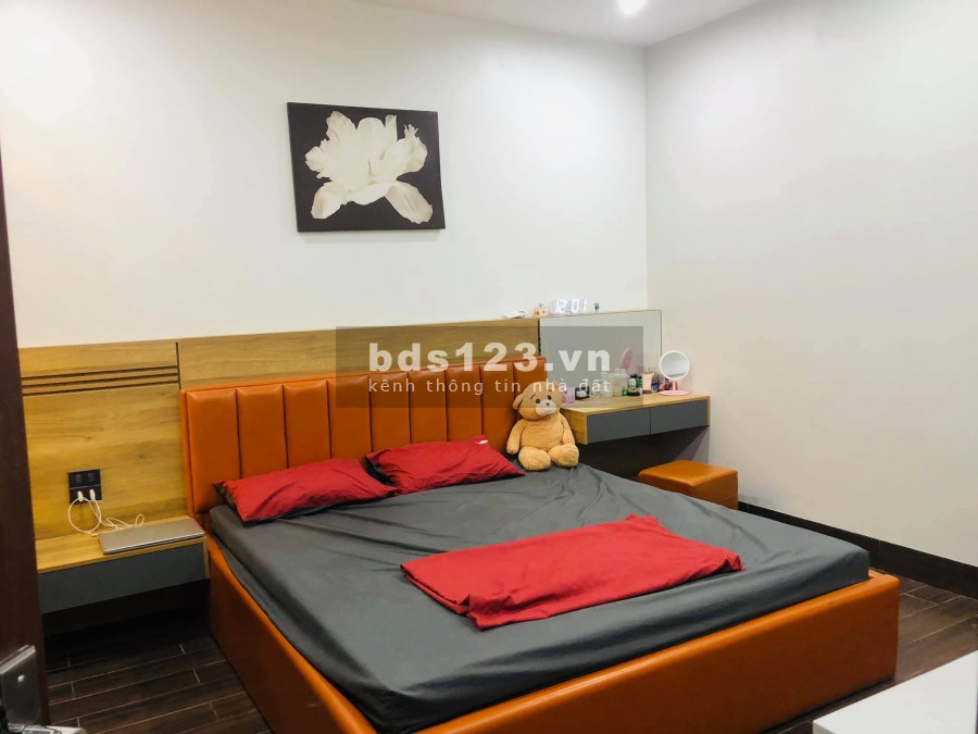 Bán gấp nhà. phân lô kinh doanh Thái Thịnh, dt 53m2, 4 tầng, giá 4.5 tỷ, bao sang tên, tặng nội thất