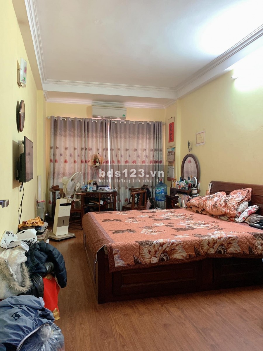 Nhà Quận Thanh Xuân dt 52m2, 4.6m mặt tiền ô tô tránh vào nhà kinh doanh sầm uất