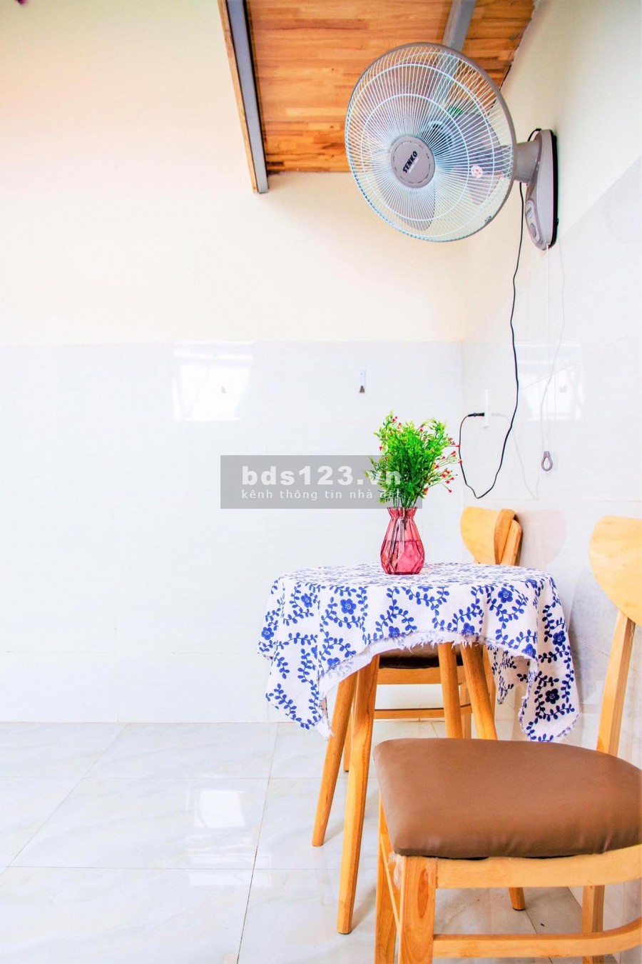 Cho thuê căn hộ mới Quận Tân Bình, đường Hoàng Bật Đạt, đủ đồ
