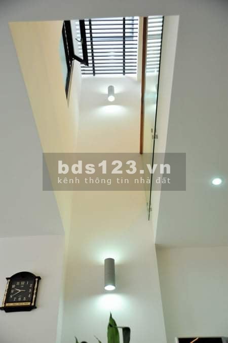 Bán nhà mặt tiền Trần Cao Vân dt 77.5m2, Quận Phú Nhuận, 4 tầng đúc bê tông, giá chỉ 12.3 tỉ