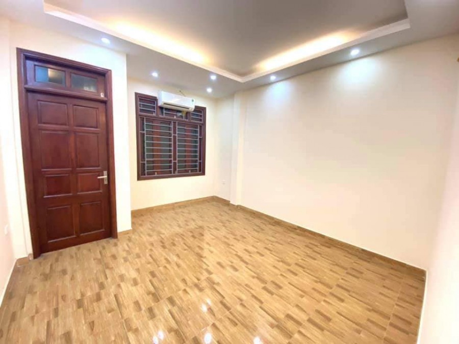 Bán gấp nhà ngõ 137 đường Hoàng Mai 62m2, 4 tầng, mặt tiền 4.2m giá rẻ nhất thị trường, 0913458362