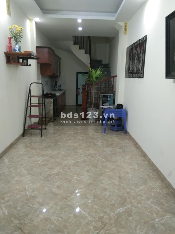 Bán nhà Lĩnh Nam, 3 tỷ Ô TÔ đỗ cửa, Kinh doanh, 10 phút lên Hồ Gươm, Sổ Đỏ đẹp