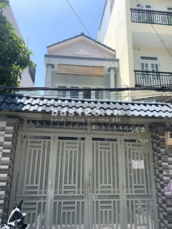 Nhà 1 lầu diện tích: 4x20m, hẻm xe hơi Huỳnh Tấn Phát, phường PT, Quận 7