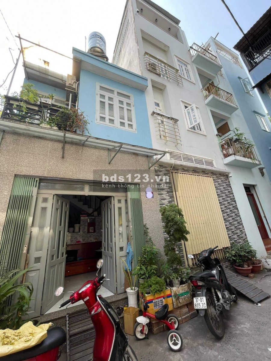 Bán nhà đường Lạc Long Quân, Tân Bình, 3 tầng đúc, giá chỉ 4 tỷ 25.