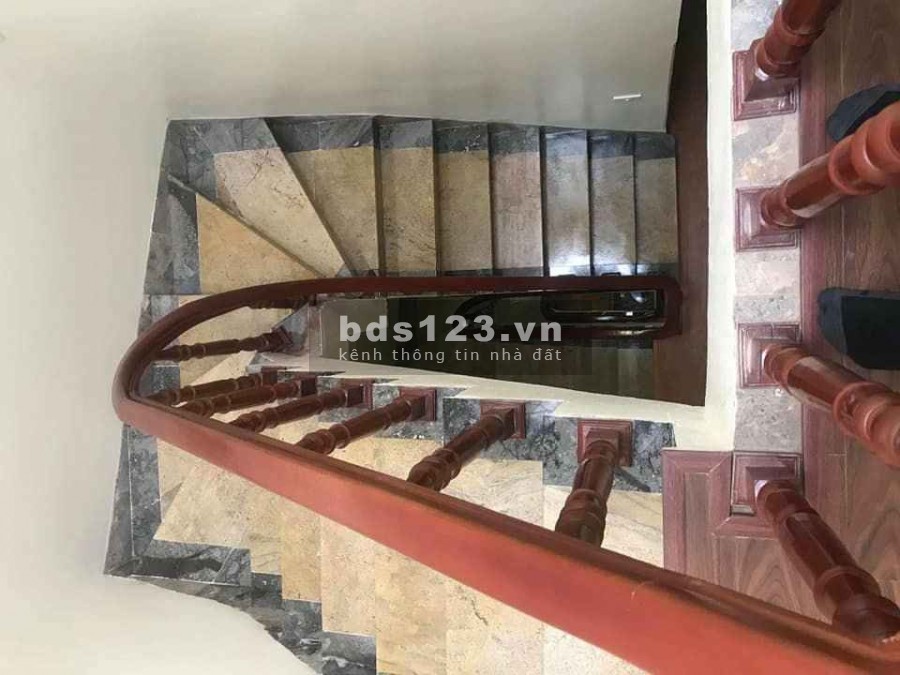 Bán nhà chân cầu vượt ngã tư Sở, ngõ thông rộng, kinh doanh nhỏ, nhà đẹp, hai thoáng, vô vàn tiện ích