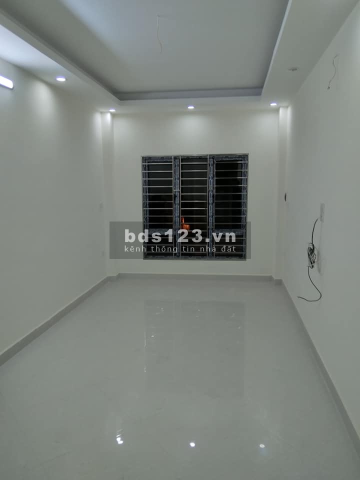 Bán nhà Lĩnh Nam, 3 tỷ Ô TÔ đỗ cửa, Kinh doanh, 10 phút lên Hồ Gươm, Sổ Đỏ đẹp