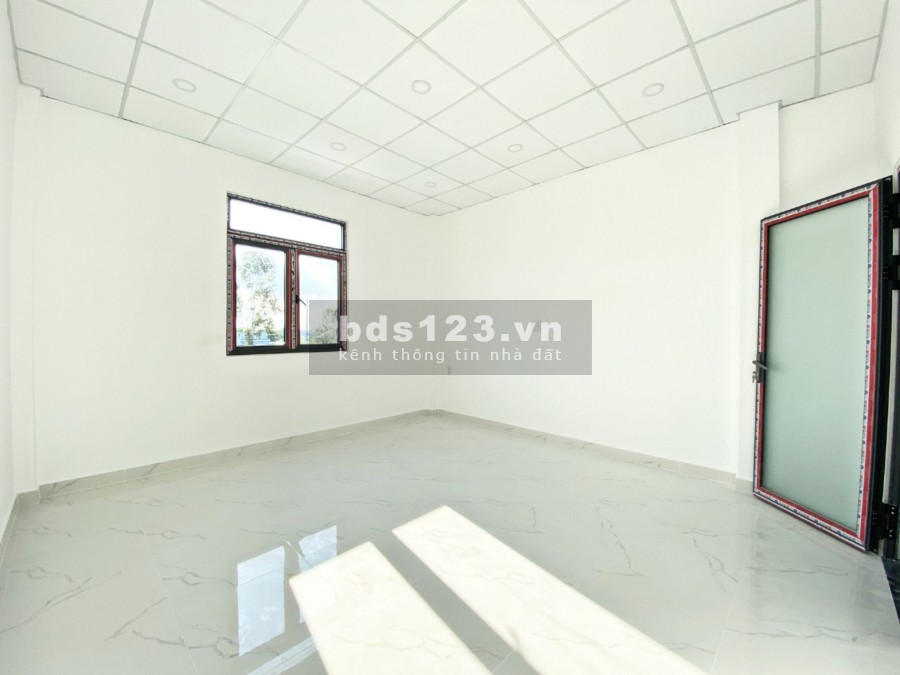 Bán gấp nhà đẹp 1 lầu, mới xây gần Chợ Bình Chánh, SHR