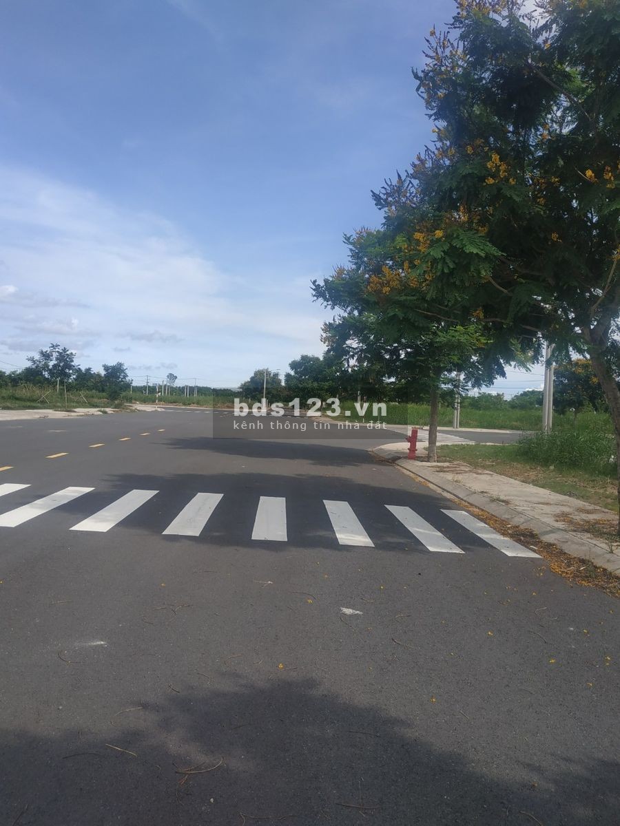 Nhà phố KĐT mới mở, MT Lê Văn Lương, 1 trệt 2 lầu 90m2