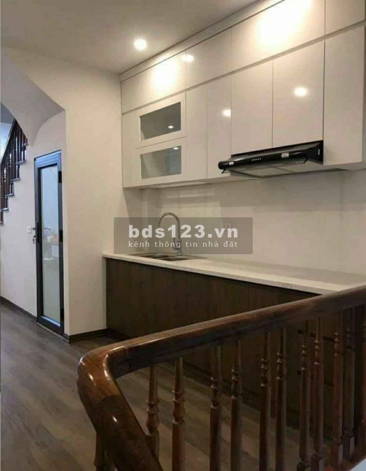 Bán nhà chân cầu vượt ngã tư Sở, ngõ thông rộng, kinh doanh nhỏ, nhà đẹp, hai thoáng, vô vàn tiện ích