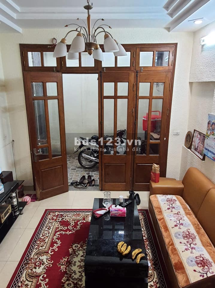 Bán nhà 79 Cầu Giấy, chủ nhà tặng nội thất, dt 60m2, mt 4m, 5 tầng, giá 4 tỷ