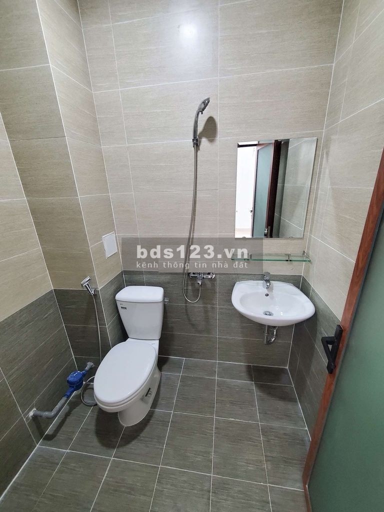 Nhà hẻm xe tải Nguyễn Hửu Cảnh diện tích sử dụng 5,5x12 giá 22 triệu