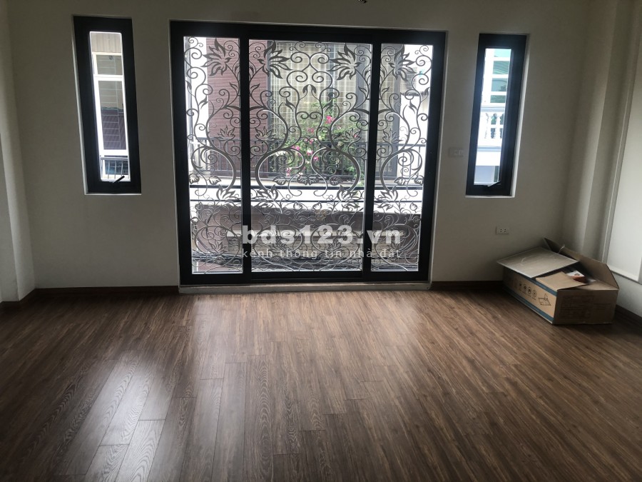 Chính chủ cần bán gấp Phố Ngọc Trì, khu dân trí cao, 5 tầng đúc