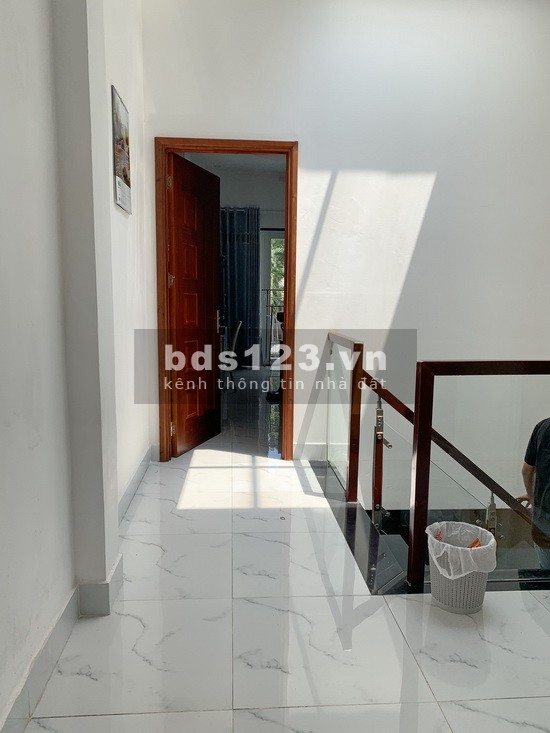 Nhà 1 lầu diện tích: 4x20m, hẻm xe hơi Huỳnh Tấn Phát, phường PT, Quận 7