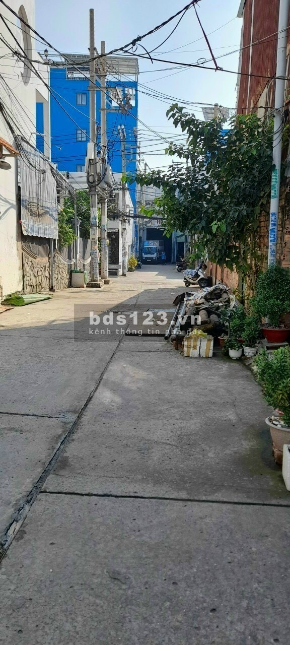Bán nhà cấp 4 giá rẻ ở Tỉnh Lộ 10, có sổ hồng riêng, 4*20m2 giá 700 triệu