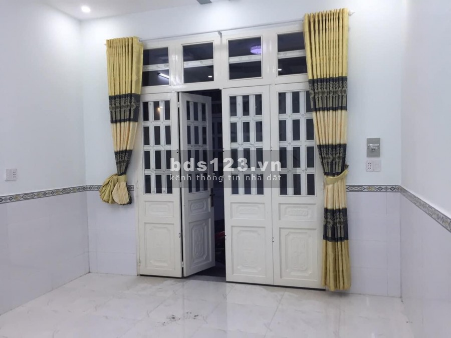 Cần tiền bán nhà về quê sinh sống mùa dịch kết cấu 1 trệt, 1lầu diện tích 100m2